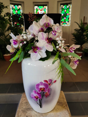 Urnenschmuck Blumen Trauer.jpg